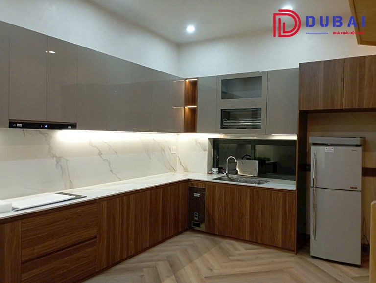 không giam phòng bếp với công năng là tủ bế và chậu rửa chén kết hợp