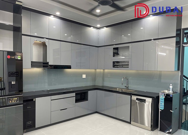 nên làm tủ bếp nhựa hay gỗ công nghiệp